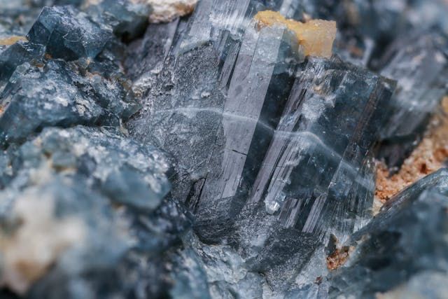 Rooted Strength – Obsidian Crystal for Energy Protection and Grounding